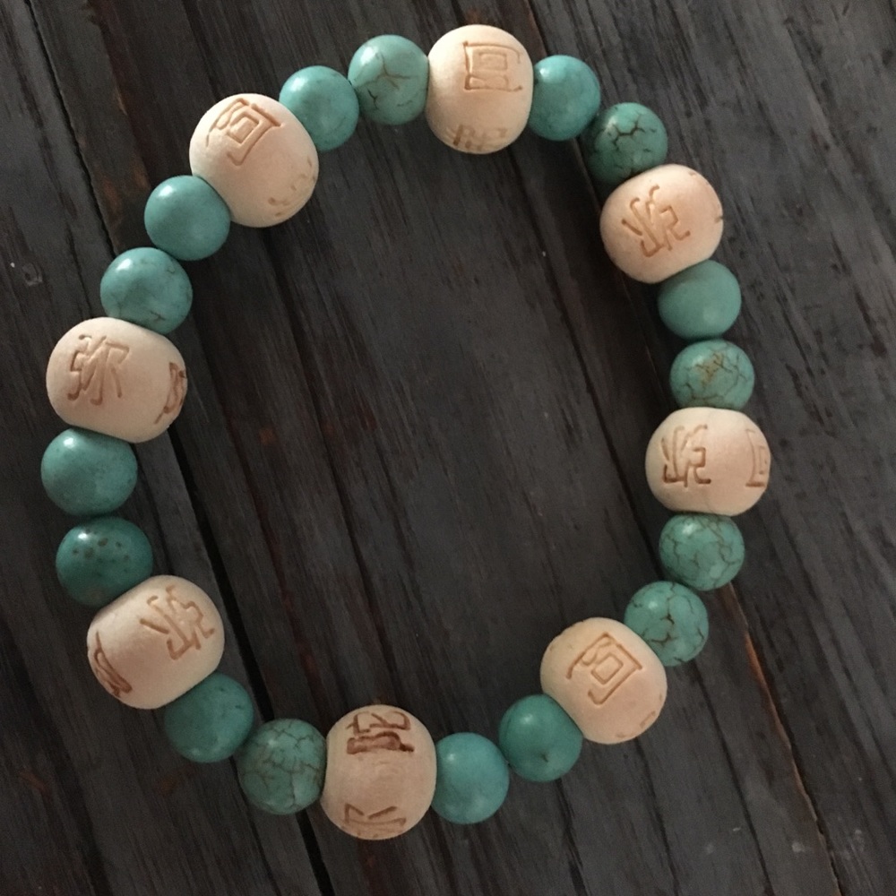Stretchy bracelet with Chinese characters.